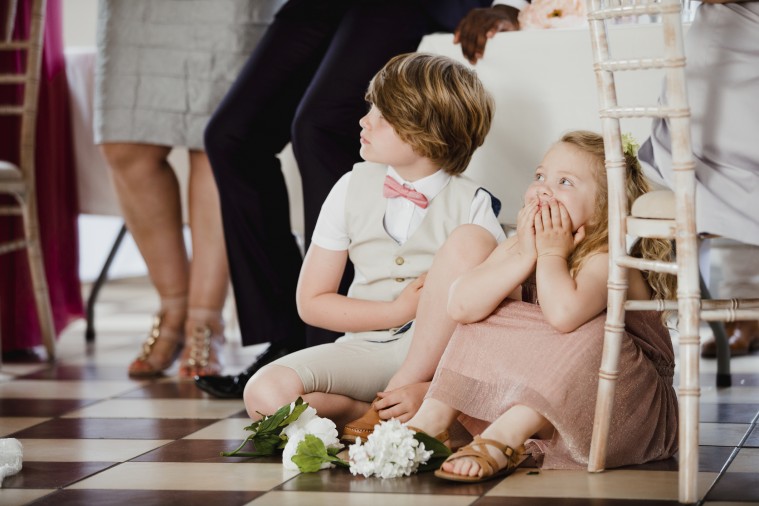 Juegos para entretener a los niños en una boda